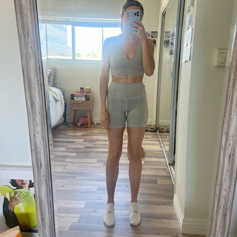 Set active luxe form set size small